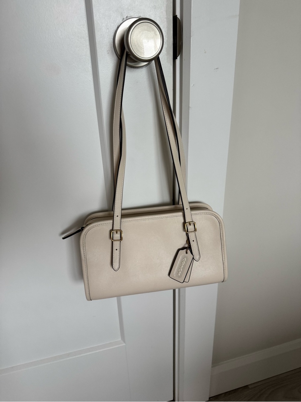 COACH swing zip